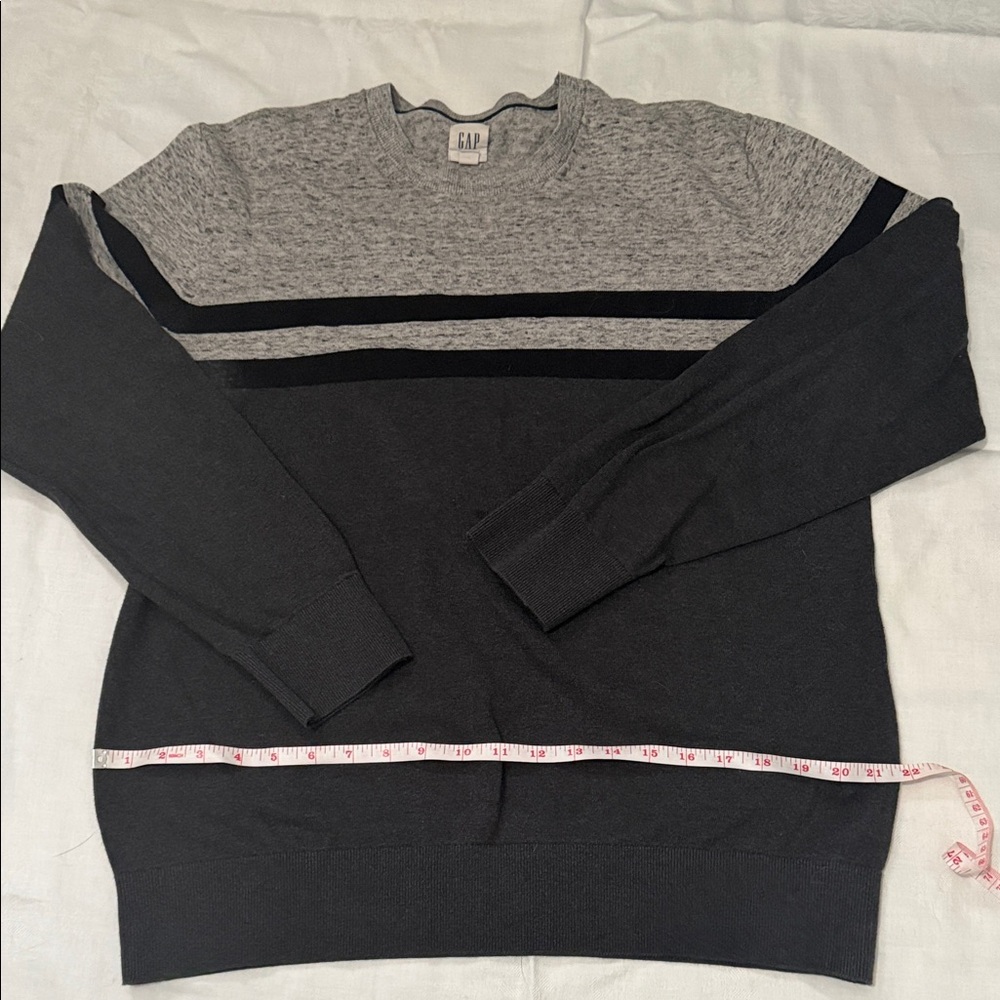 GAP Men's Charcoal and Light Gray Crewneck Sweater
